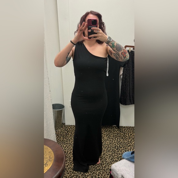 Ripley Rader Dresses & Skirts - Ripley Rader One-Shoulder Black Dress (retired design)